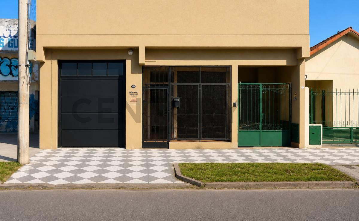 Foto de Venta PH 3 Ambientes Luis Guillón Planta Baja al Frente + Cochera +, imagen 1