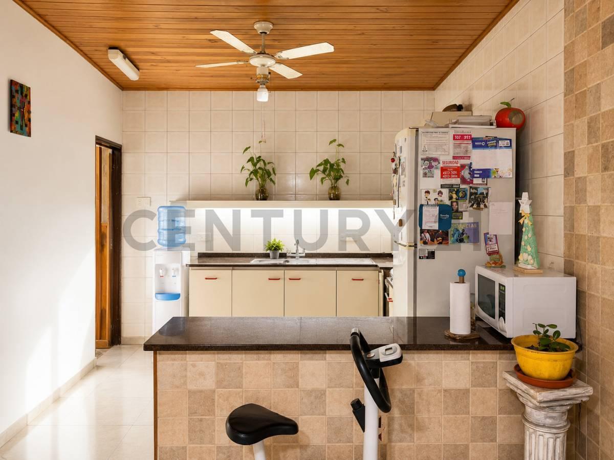 Foto de Venta 2 Casas de 4 Ambientes cada una Palomar Inversión Renta 220 M2 Cub, imagen 5