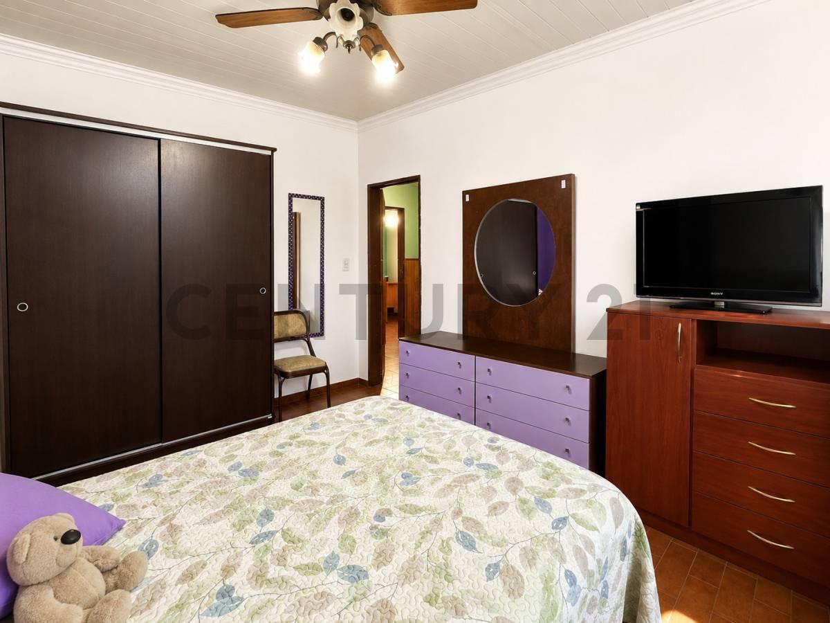 Foto de Venta 2 Casas de 4 Ambientes cada una Palomar Inversión Renta 220 M2 Cub, imagen 3