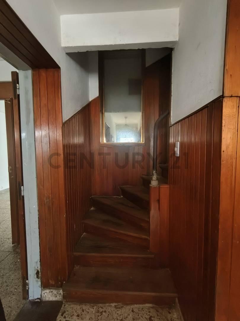 Foto de Venta Casa 3 Dormitorios a Refaccionar Liniers Patio, Balcón y Terraza., imagen 4