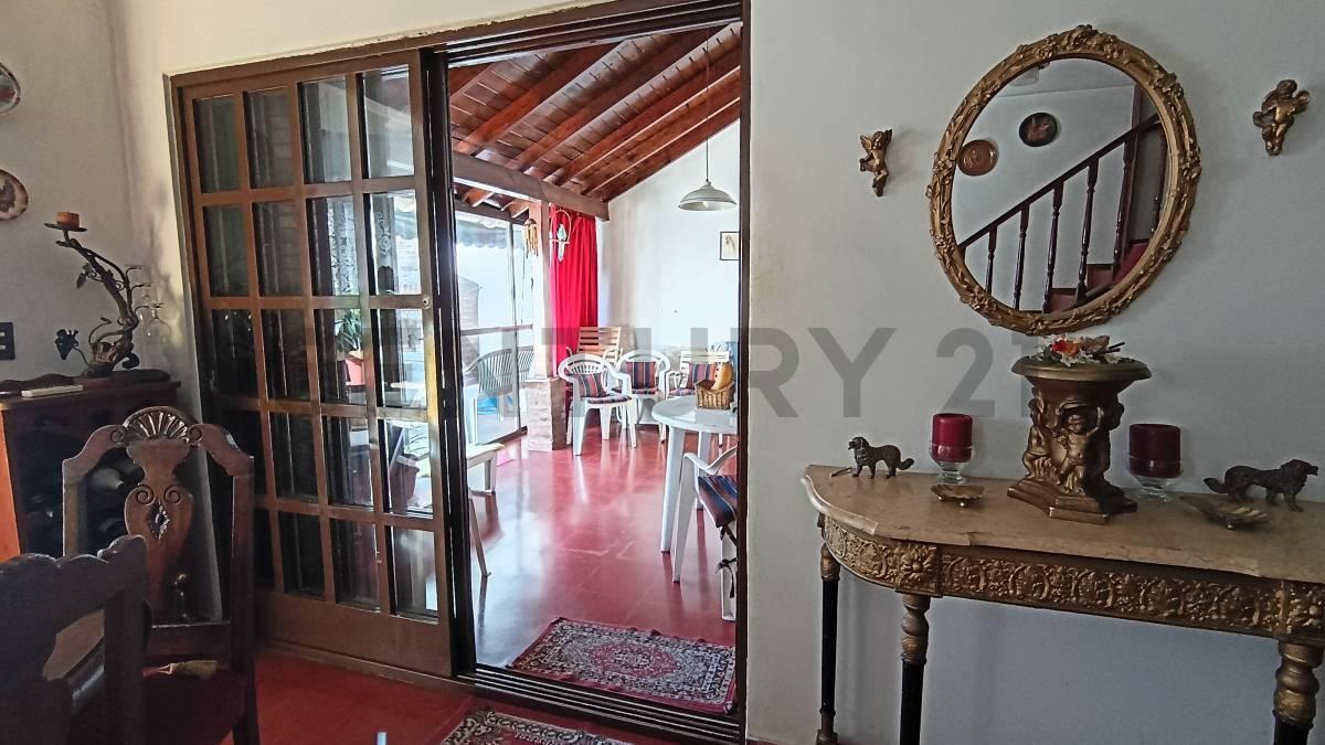 Foto de Venta Casa 3 Dormitorios Pileta Lote Propio Monte Castro, imagen 4