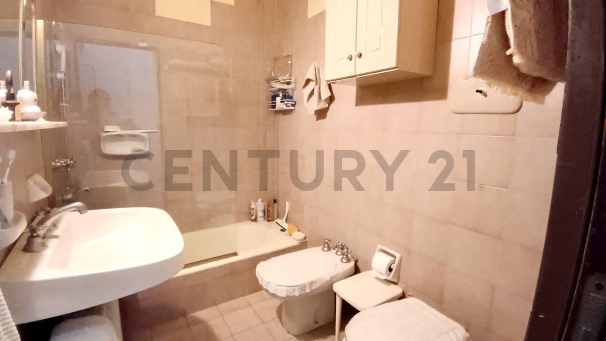 Foto de Venta Casa 3 Dormitorios Pileta Lote Propio Monte Castro, imagen 3