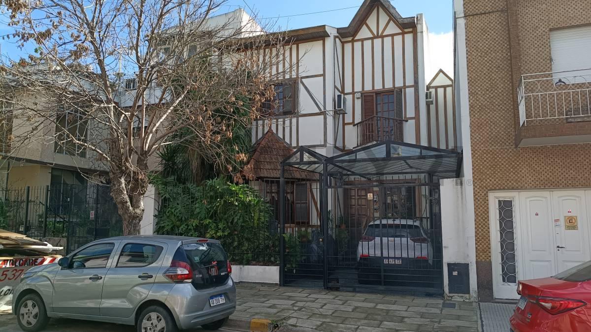 Foto de Venta Casa 3 Dormitorios Pileta Lote Propio Monte Castro, imagen 1