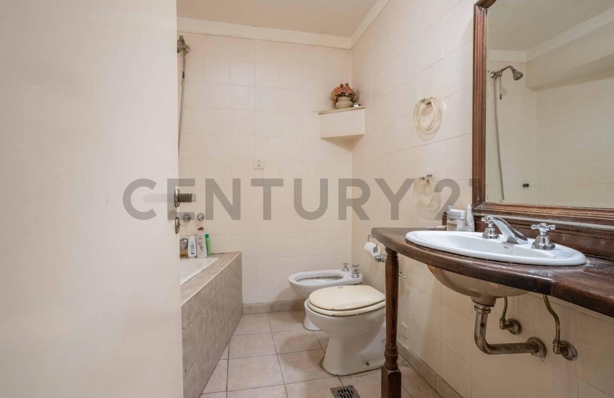 Foto de Venta Departamento 5 Ambientes Palermo Chico Piso Completo 2 Balcones, imagen 5
