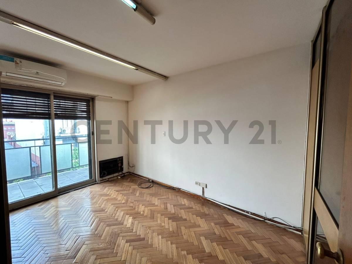Foto de VENTA OFICINA CENTRO AL FRENTE + BALCÓN CON FINANCIACIÓN DIRECTA, imagen 1