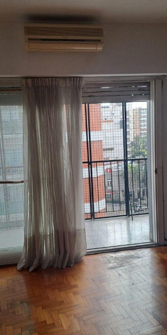 Foto de Exelente Ubicacion, Tres ambiente al frente,Bajas expensas., imagen 2