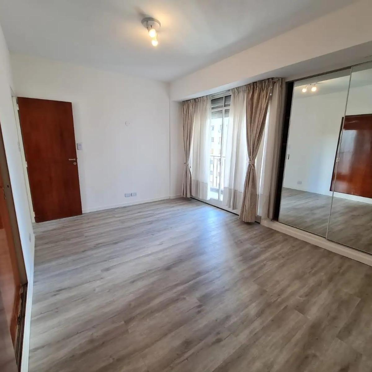 Departamento en Venta 5 Ambientes con Cocheras y Baulera. 3
