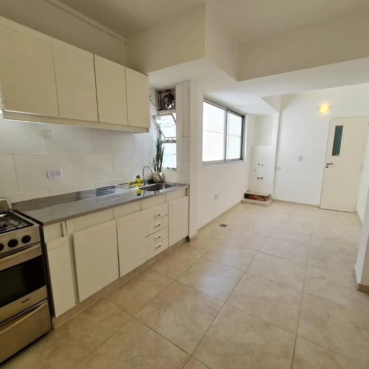 Departamento en Venta 5 Ambientes con Cocheras y Baulera. 1