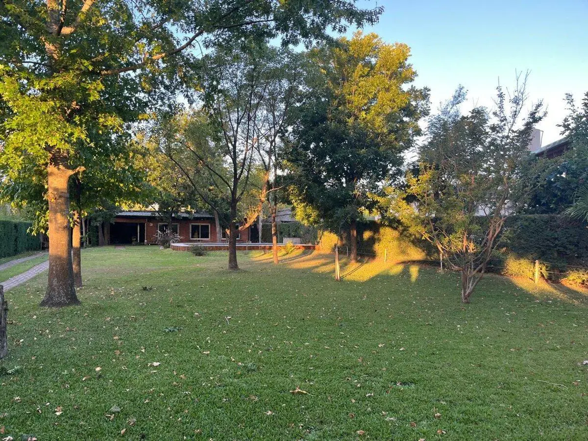 CASA QUINTA CON GRAN LOTE 5