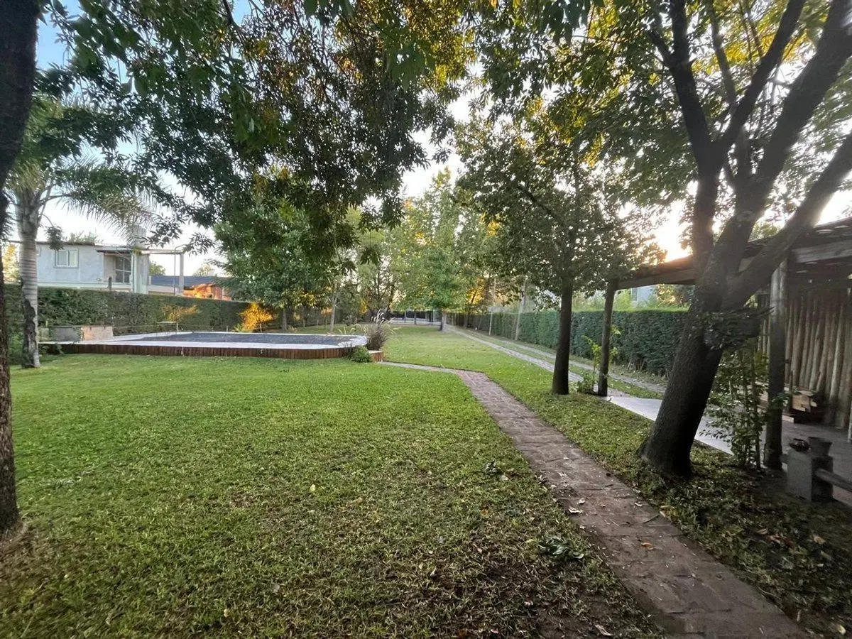 CASA QUINTA CON GRAN LOTE 4