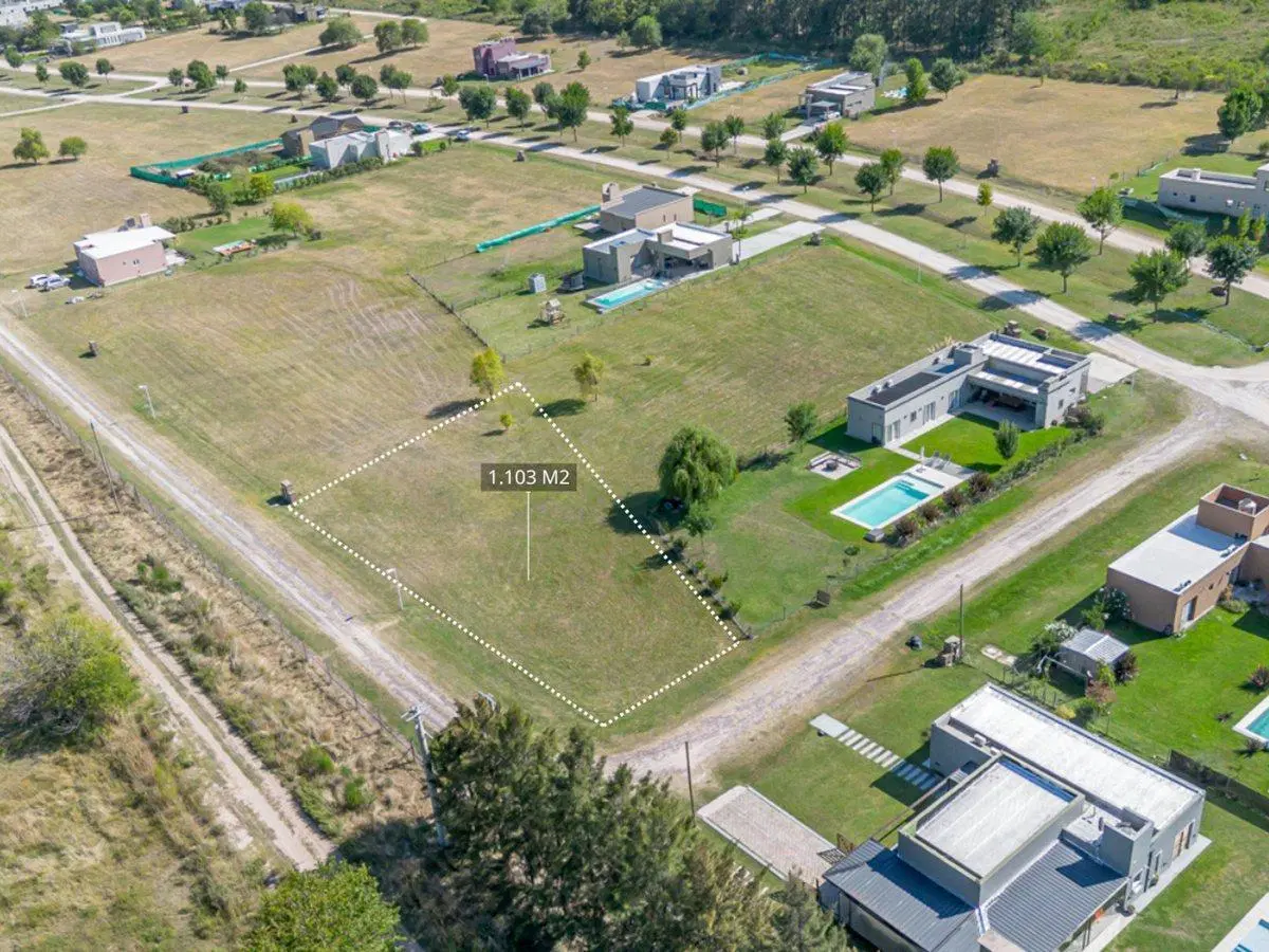 Venta terreno barrio privado Las Calandrias 4