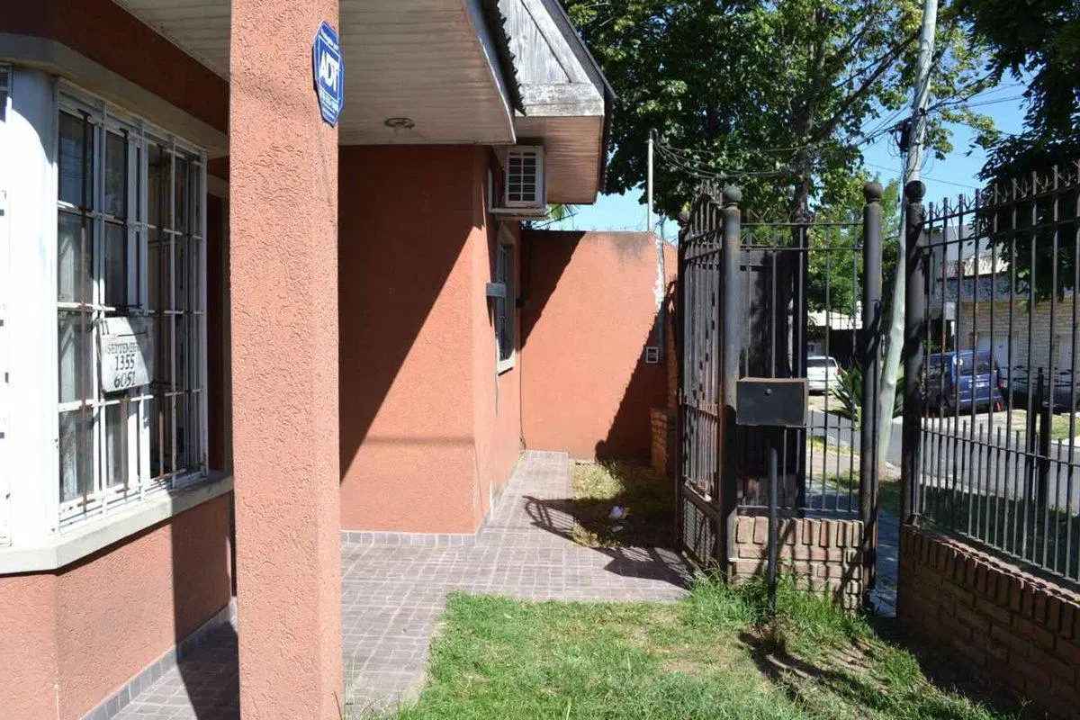 CASA + DEPTO 2 AMBIENTES EN BALLESTER OPORTUNIDAD 4