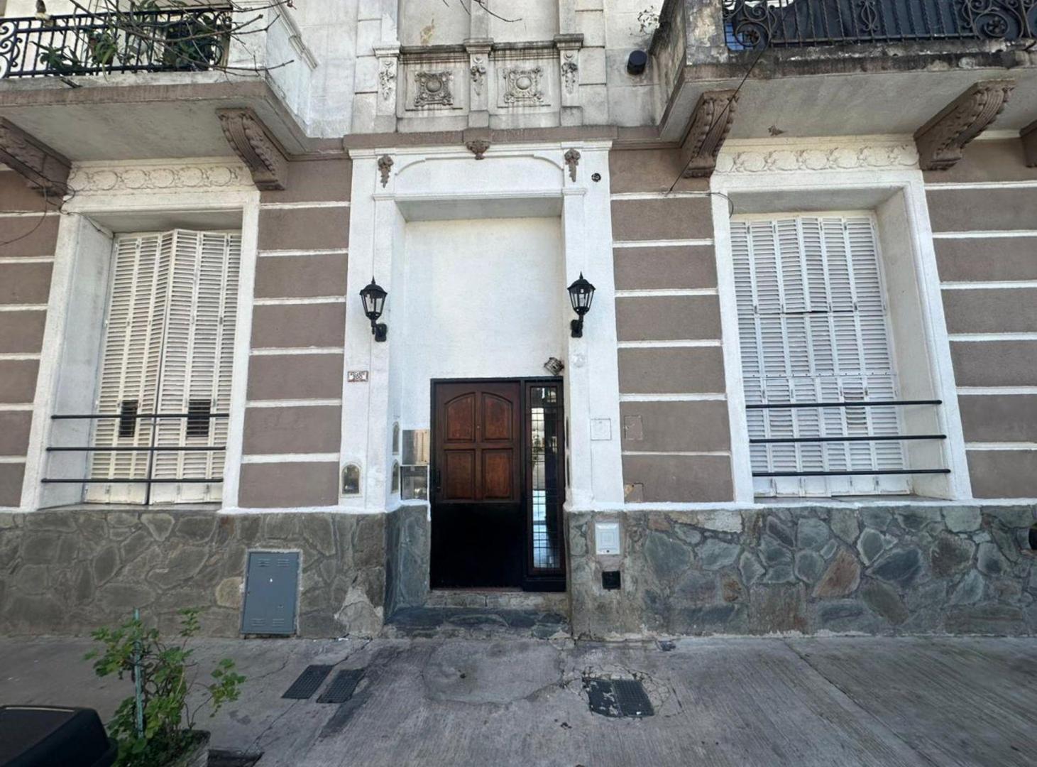 VENTA DEPTO 3 AMB FLORESTA CON PATIO APTO CREDITO