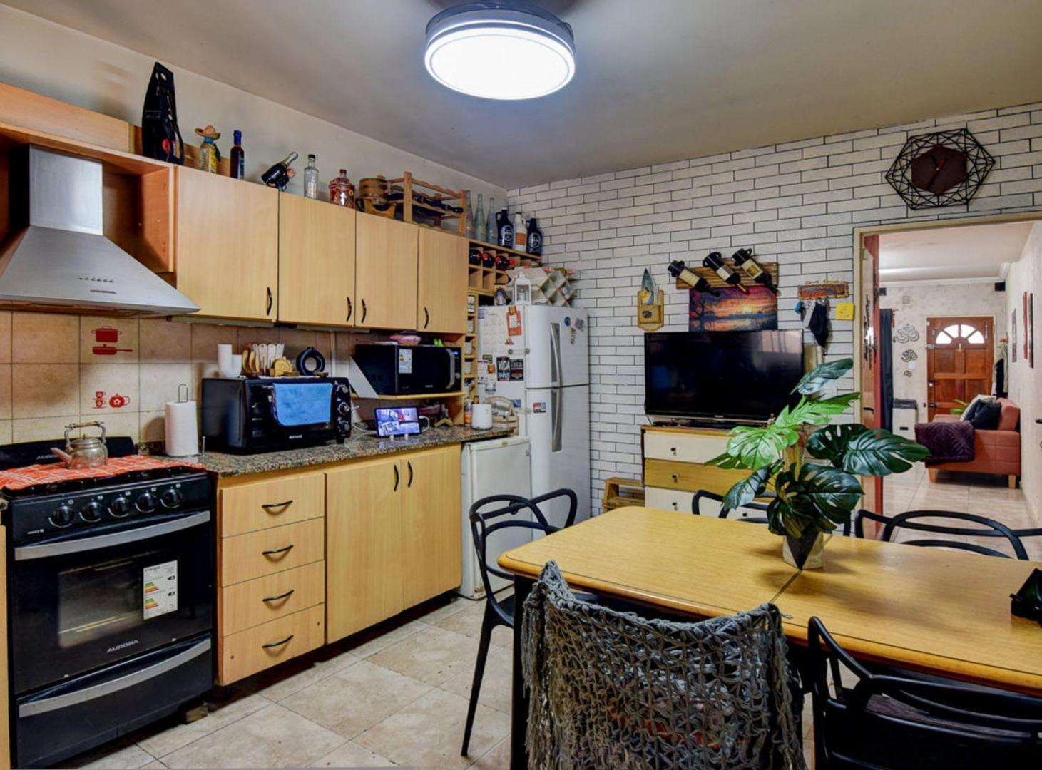 Foto de CASA TRIPLEX 4 AMBIENTES EN VENTA VILLA BALLESTER, imagen 1
