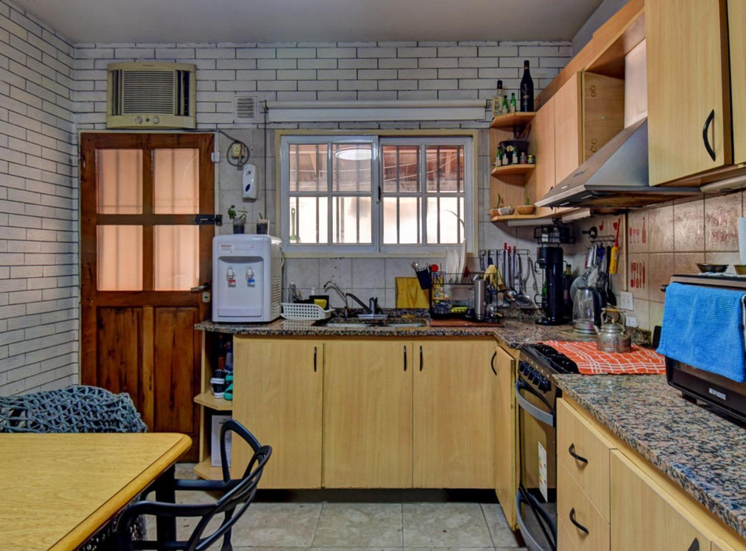 Foto de CASA TRIPLEX 4 AMBIENTES EN VENTA VILLA BALLESTER, imagen 2