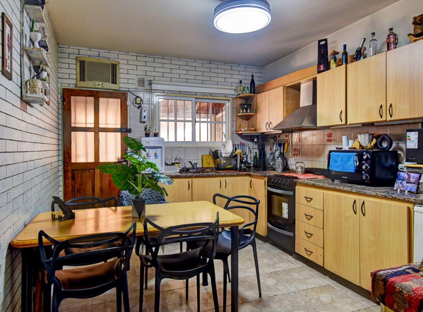 Foto de CASA TRIPLEX 4 AMBIENTES EN VENTA VILLA BALLESTER, imagen 3