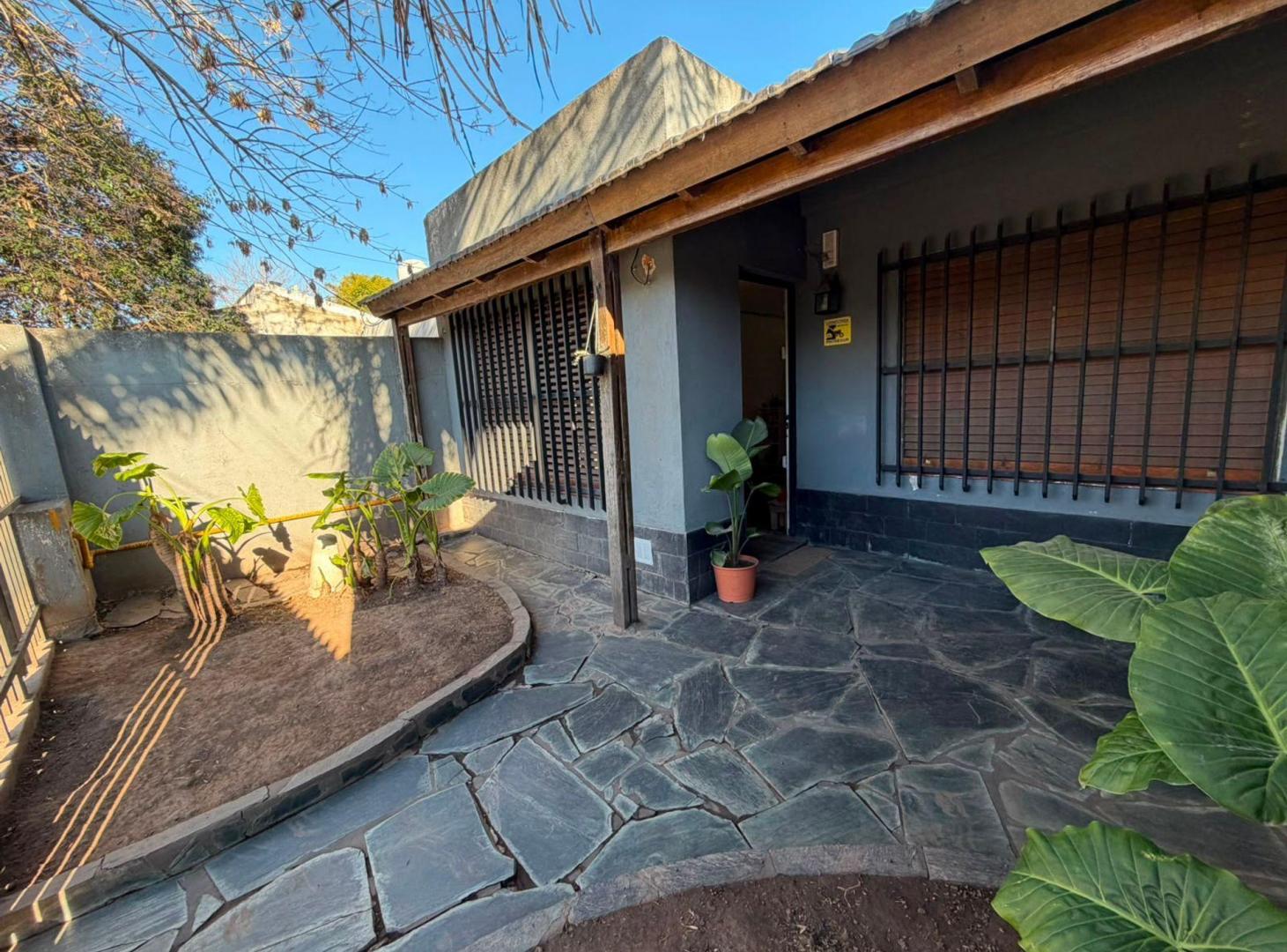 Foto de Casa Venta Ituzaingo 3 Ambientes Pileta, imagen 2