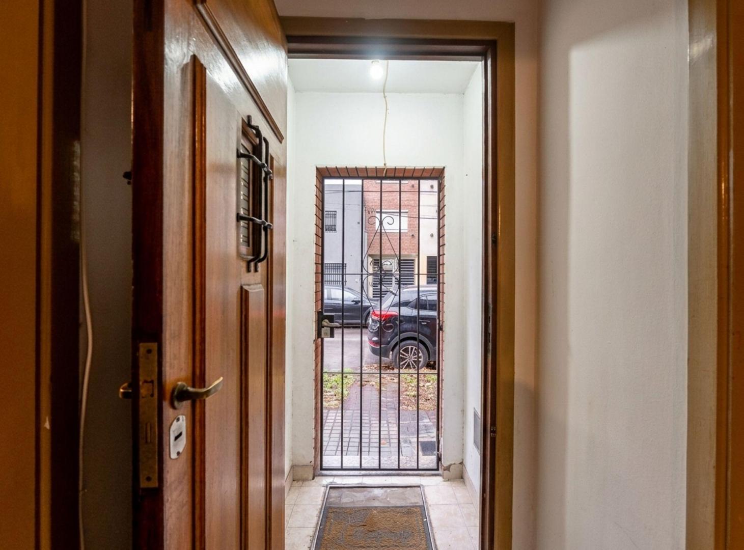 Foto de Venta casa 4 amb patio jardin Villa Ballester, imagen 1