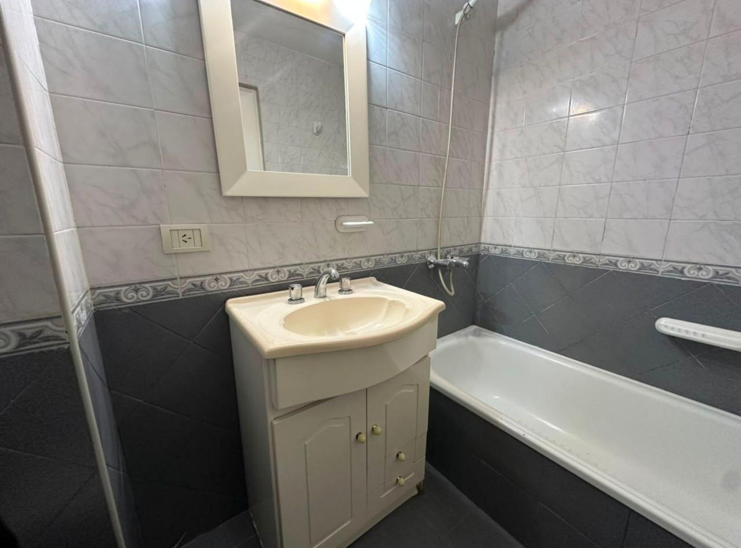 Foto de VENTA DEPTO DOS AMB. EN VILLA URQUIZA. CON PATIO, imagen 2