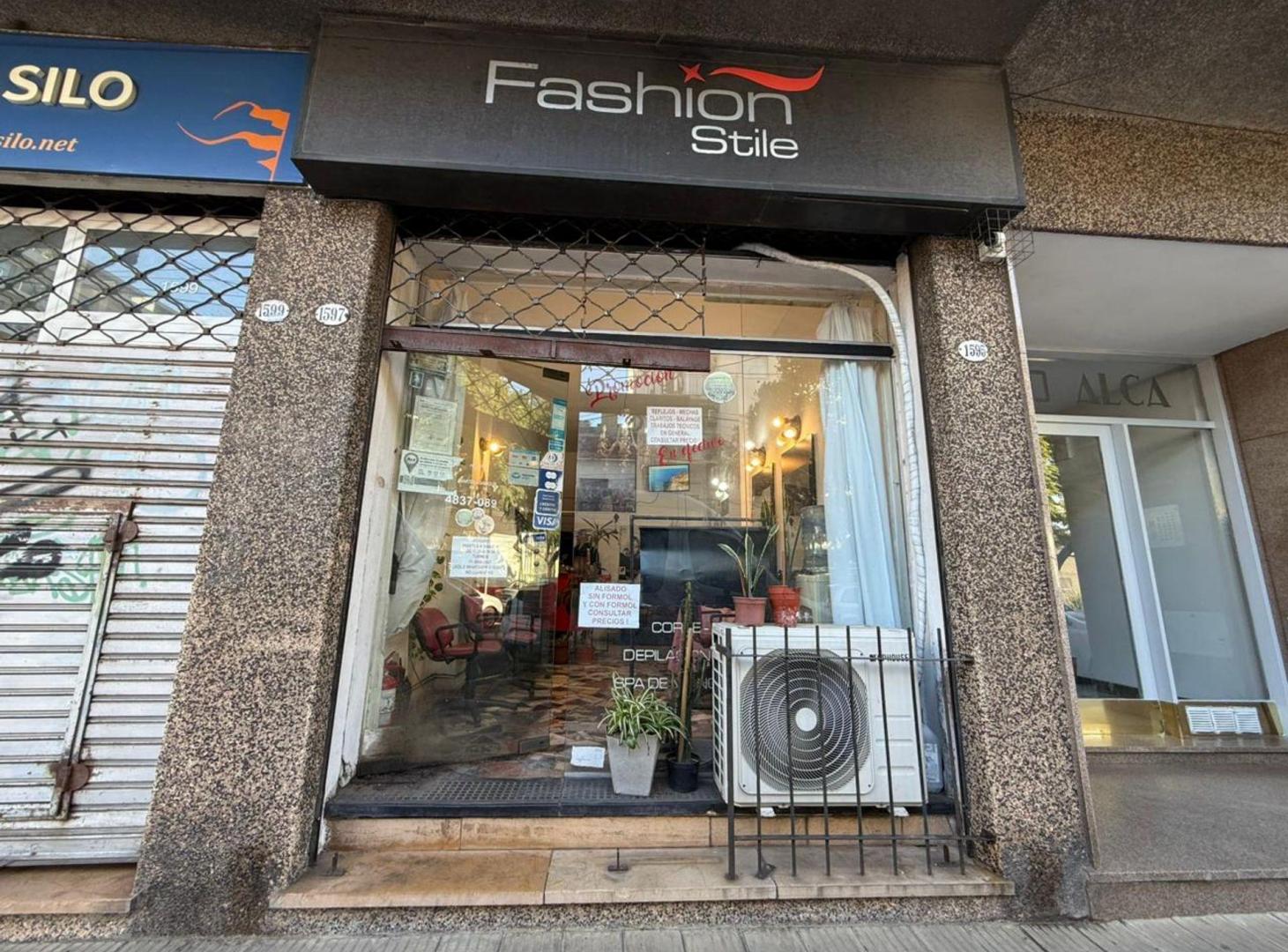 Foto de VENTA LOCAL COMERCIAL PUENTE SAAVEDRA OPORTUNIDAD, imagen 4