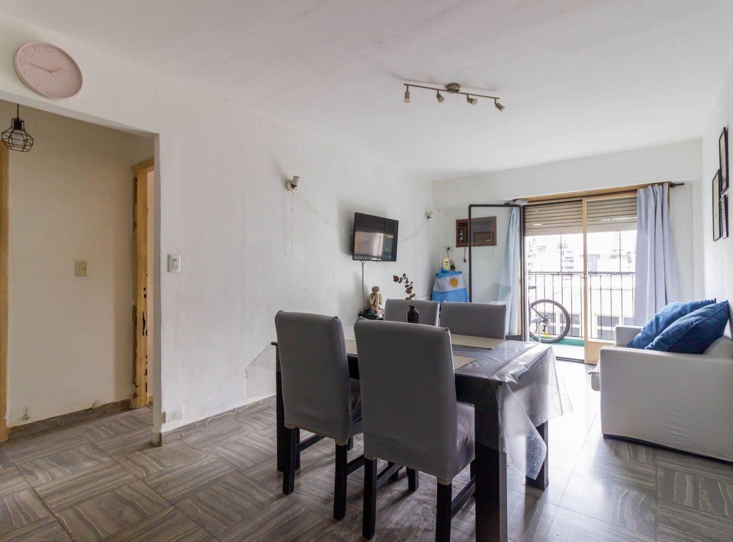 Foto de Venta depto 3 ambientes con balcón av. Belgrano, imagen 1