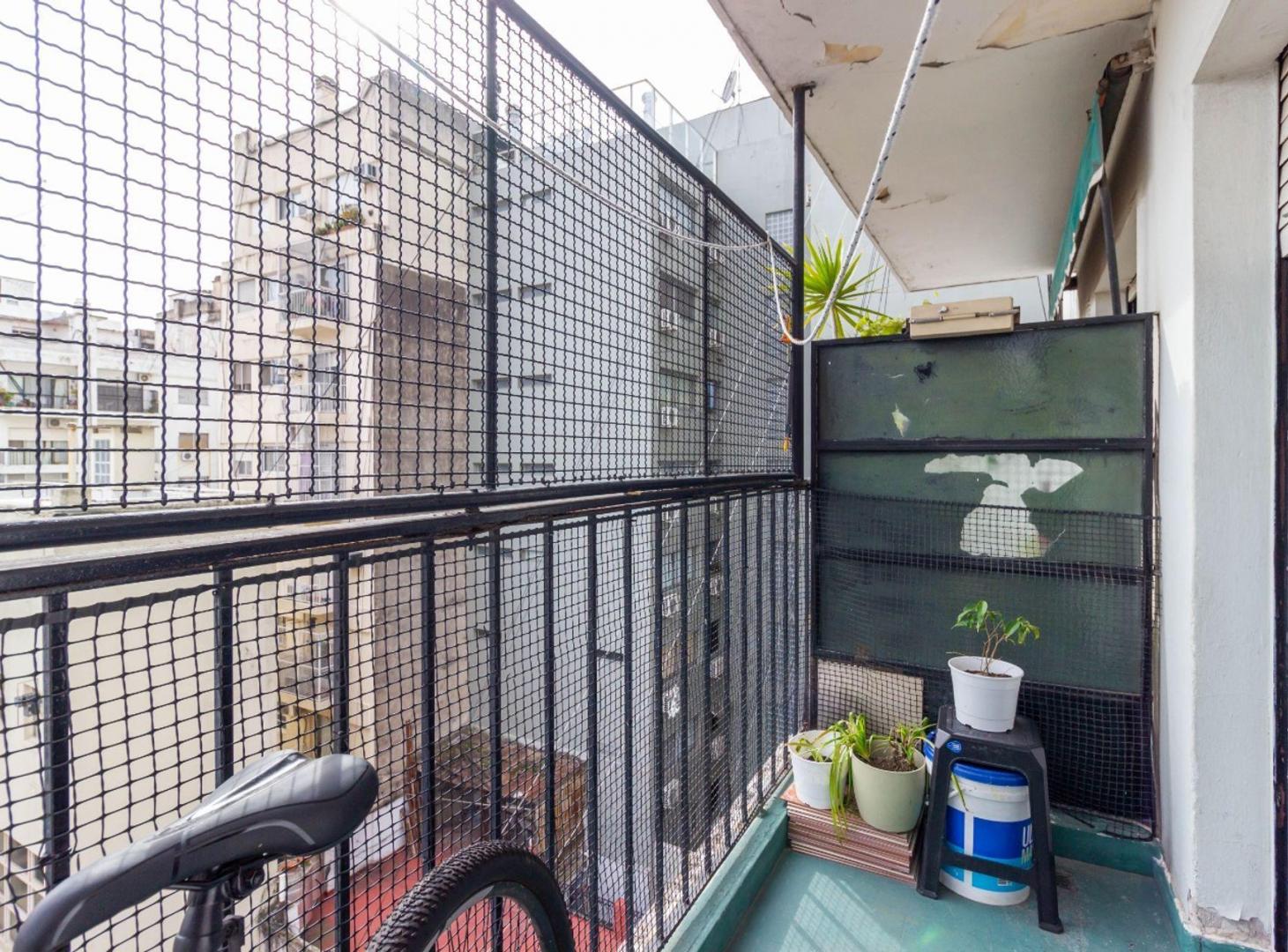 Foto de Venta depto 3 ambientes con balcón av. Belgrano, imagen 2