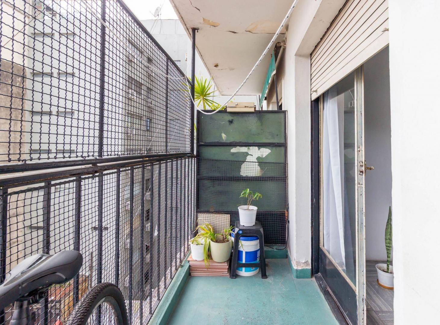 Foto de Venta depto 3 ambientes con balcón av. Belgrano, imagen 3