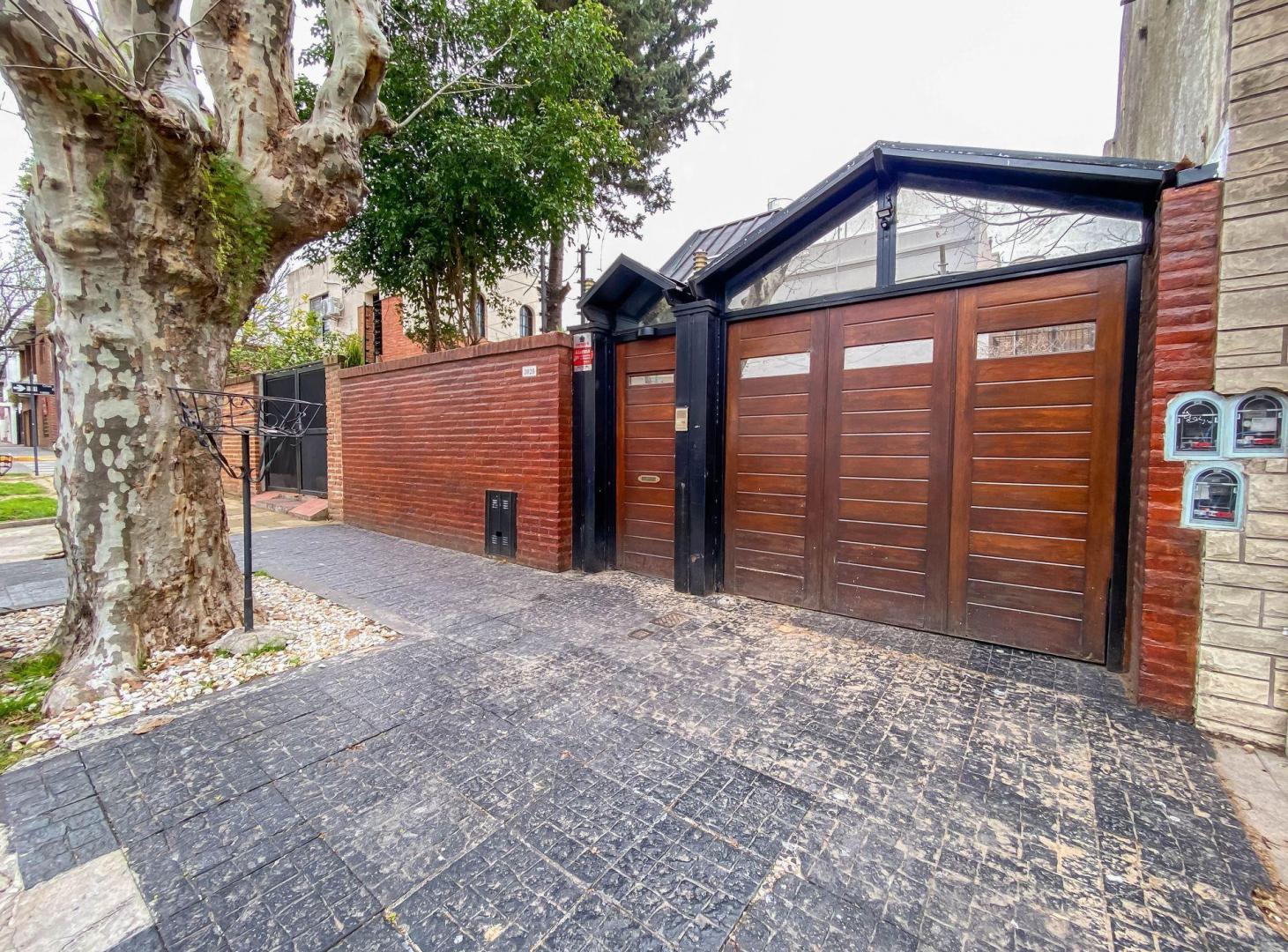Foto de Venta Casa con doble cochera cubierta — Olivos, imagen 1