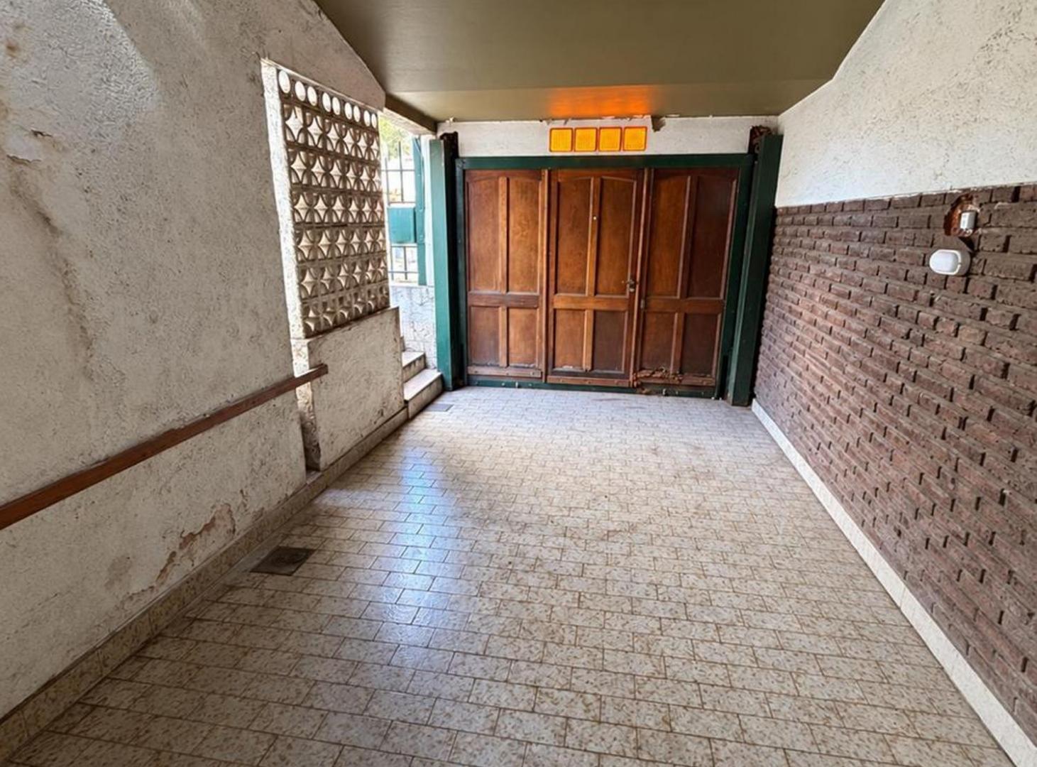 Foto de VENTA CASA 5 AMB EN MUNRO IDEAL PARA RECICLAR, imagen 2