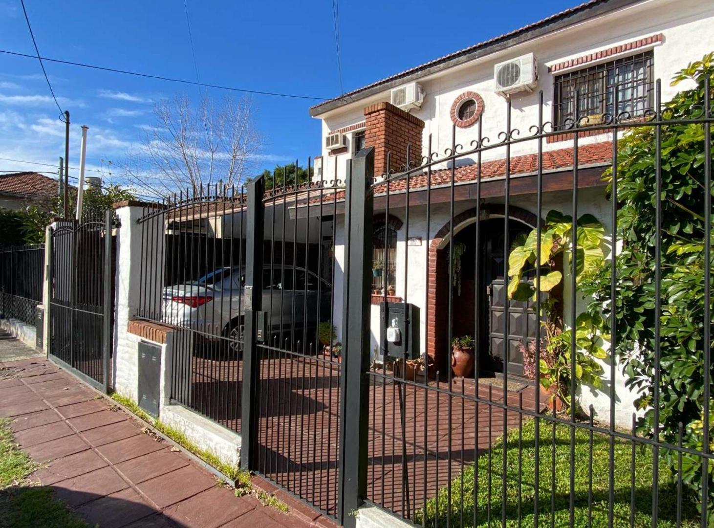 Foto de CASA 3 DORMITORIOS JARDÍN Y PILETA EN V ADELINA, imagen 2