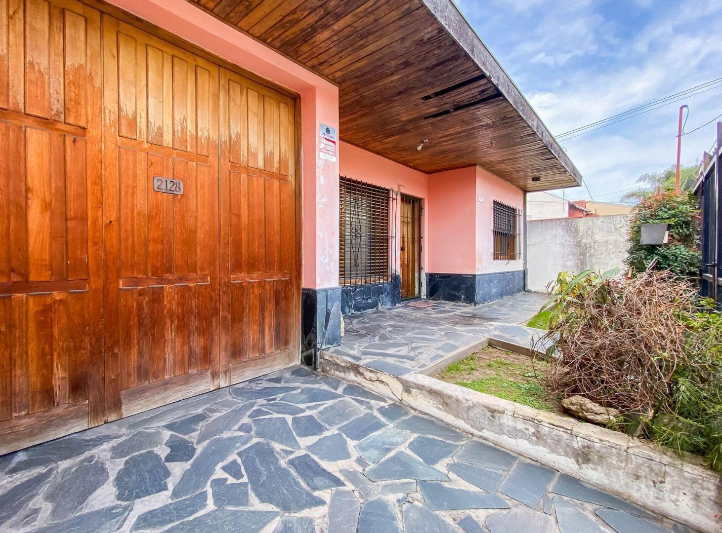 Foto de Venta casa en lote propio de 300mts Villa Adelina, imagen 1