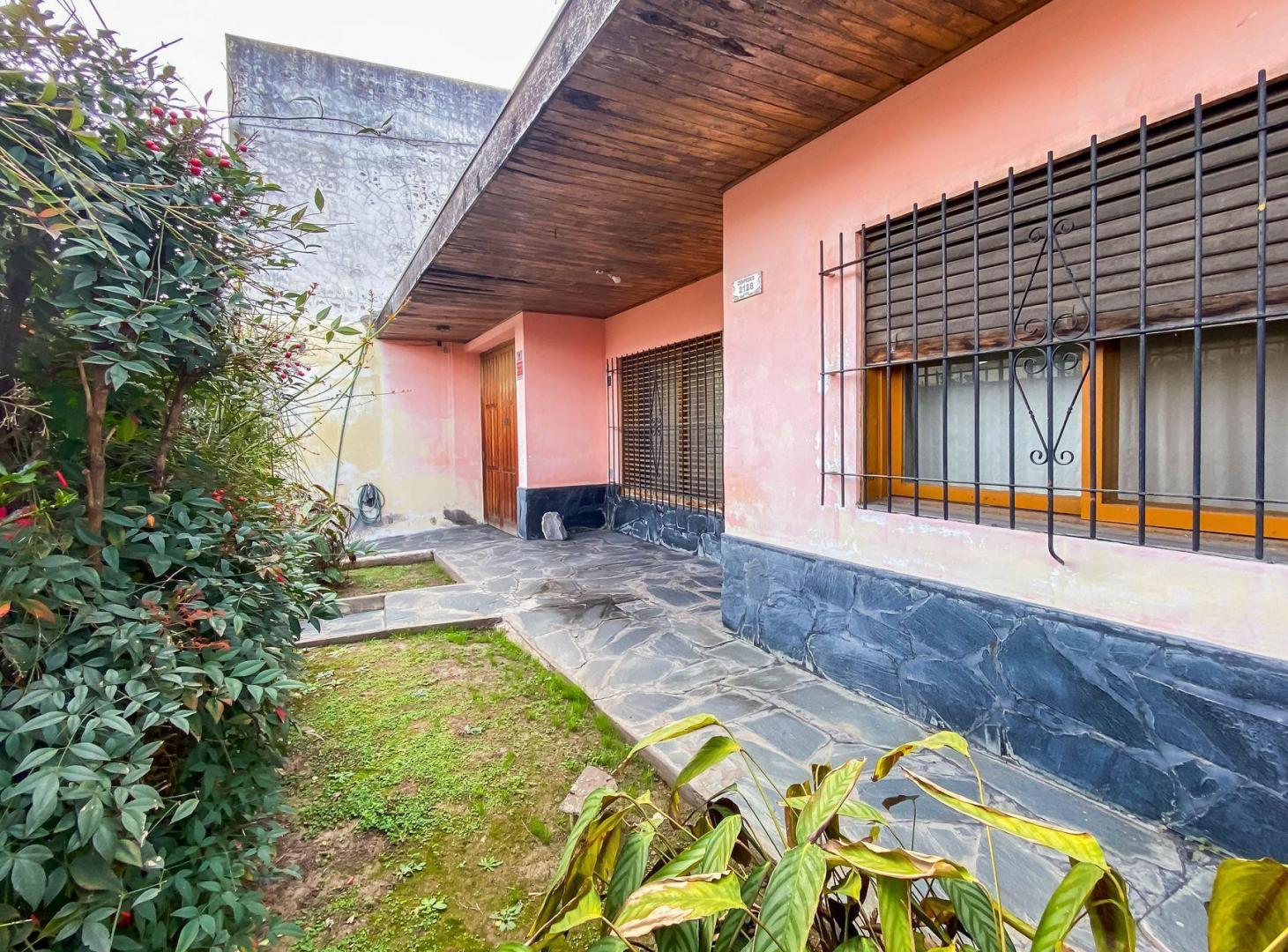 Foto de Venta casa en lote propio de 300mts Villa Adelina, imagen 3