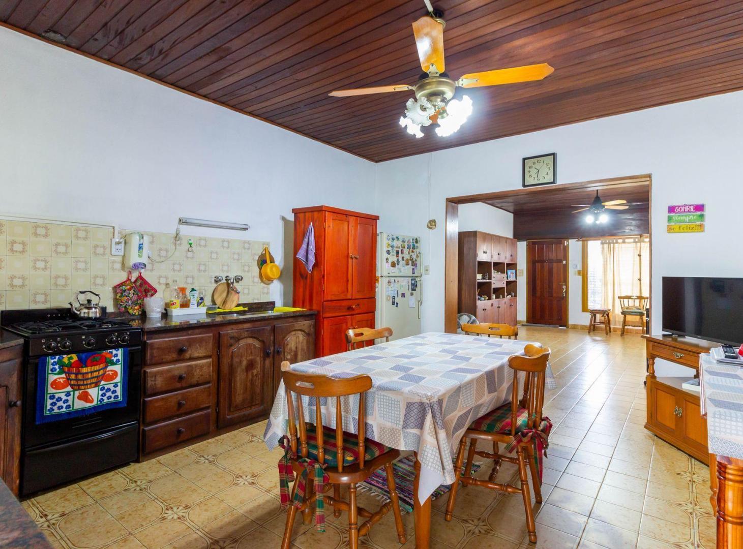 Foto de Venta casa en lote propio de 300mts Villa Adelina, imagen 2