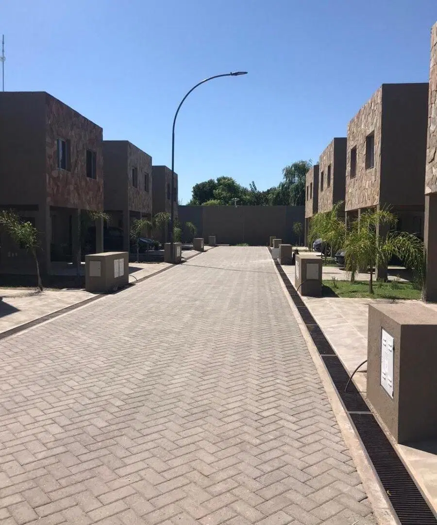 VENDO DUPLEX EN VITTA HOUSING ZONA NORTE 3 DORMITORIOS 1