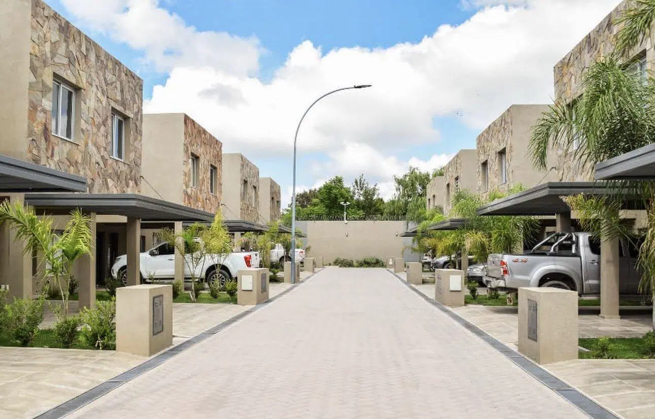 VENDO DUPLEX EN VITTA HOUSING ZONA NORTE 3 DORMITORIOS 5