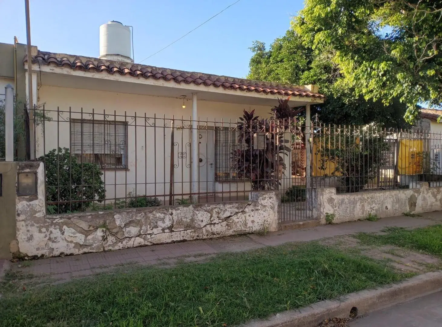 VENDO CASA DE 3 DORMITORIOS BARRIO SAN LORENZO 8