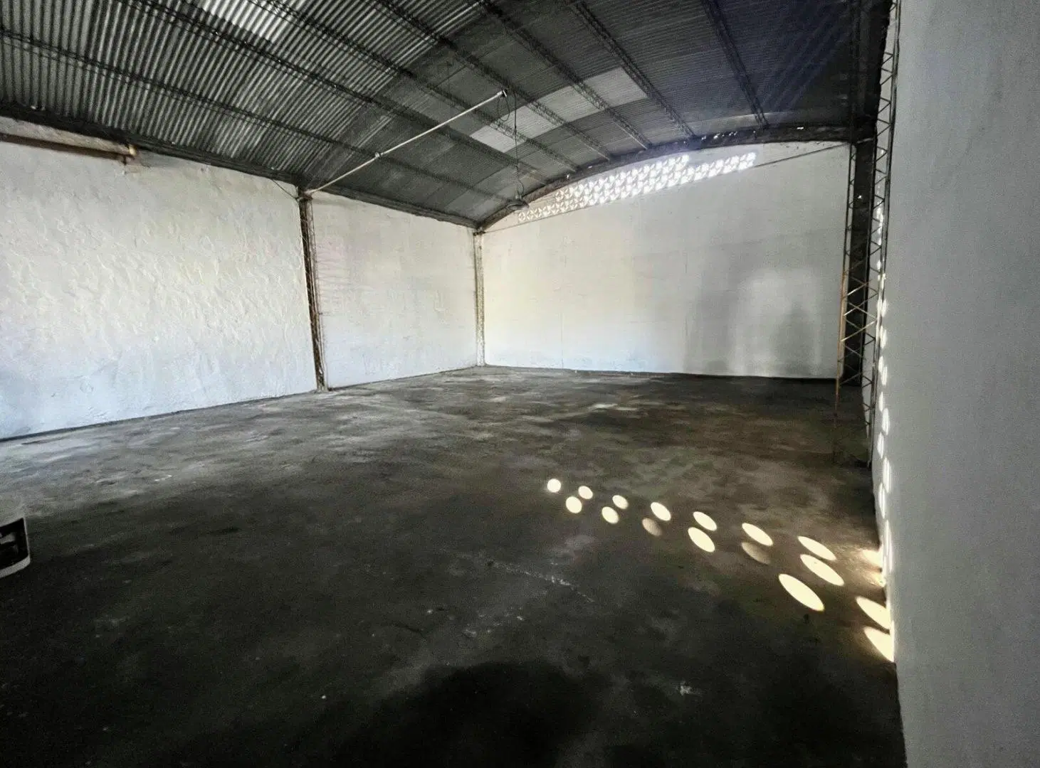 ALQUILO GALPÓN BARRIO DEAN FUNES 2