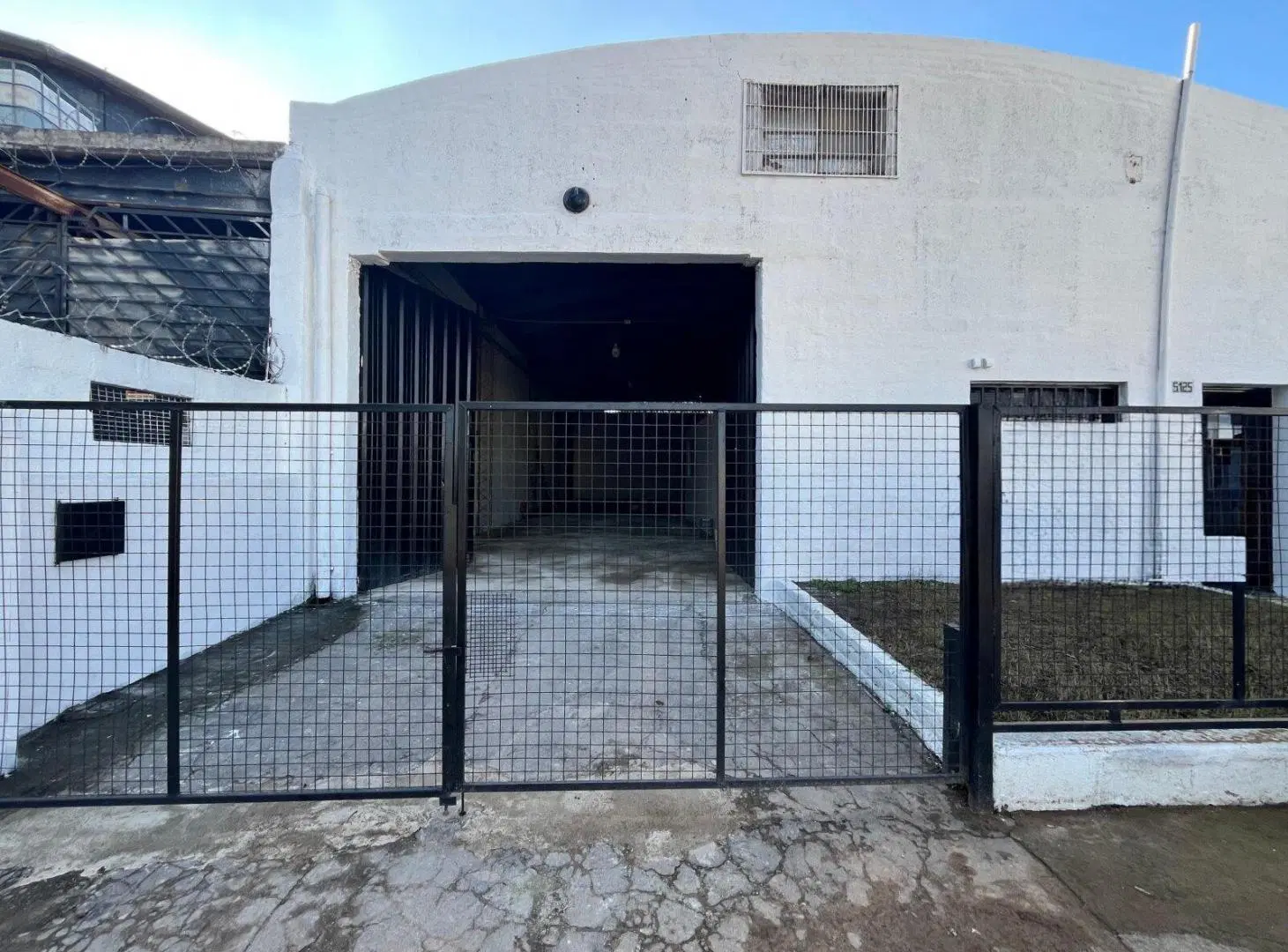 ALQUILO GALPÓN BARRIO DEAN FUNES 5