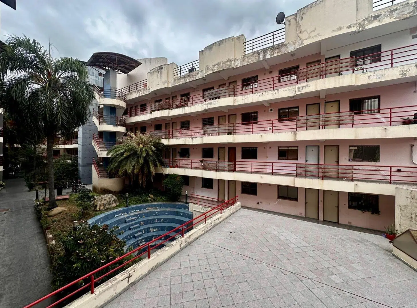 ALQUILO DEPARTAMENTO EN AV COLON 3