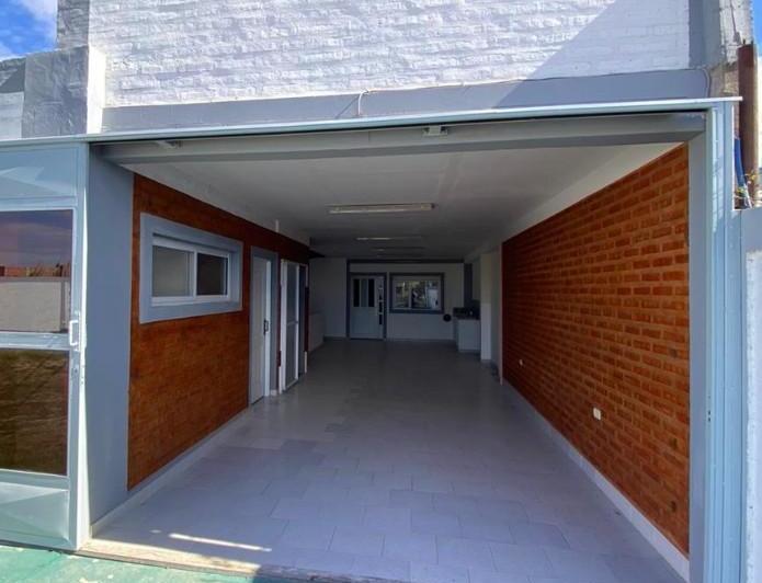 Casa con quincho y garage en alquiler 4