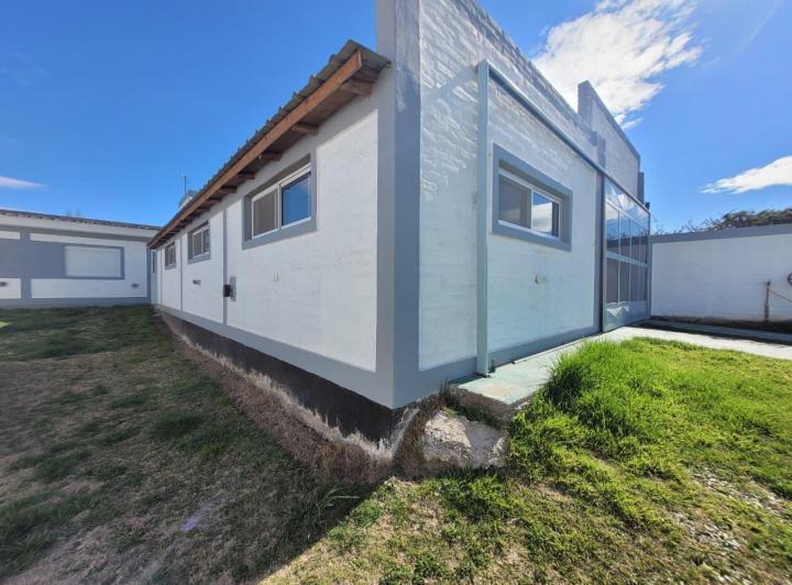 Casa con quincho y garage en alquiler 3