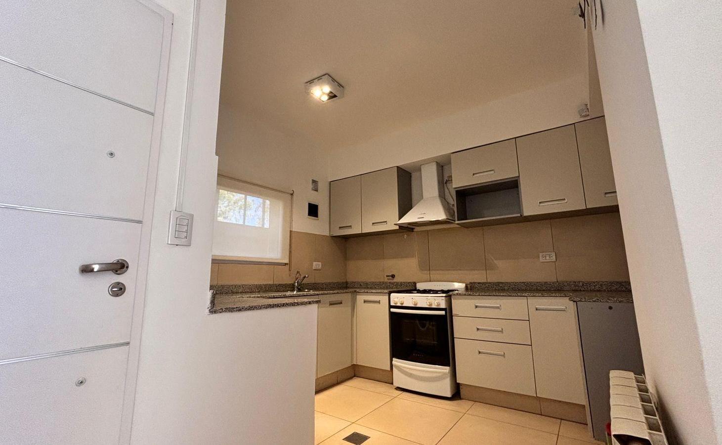 Foto de Alquiler casa de 4 dormitorios B Perticone - Centenario, imagen 2