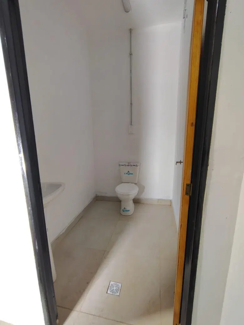 ALQUILER LOCAL COMERCIAL 150m2 CIPOLLETTI 4