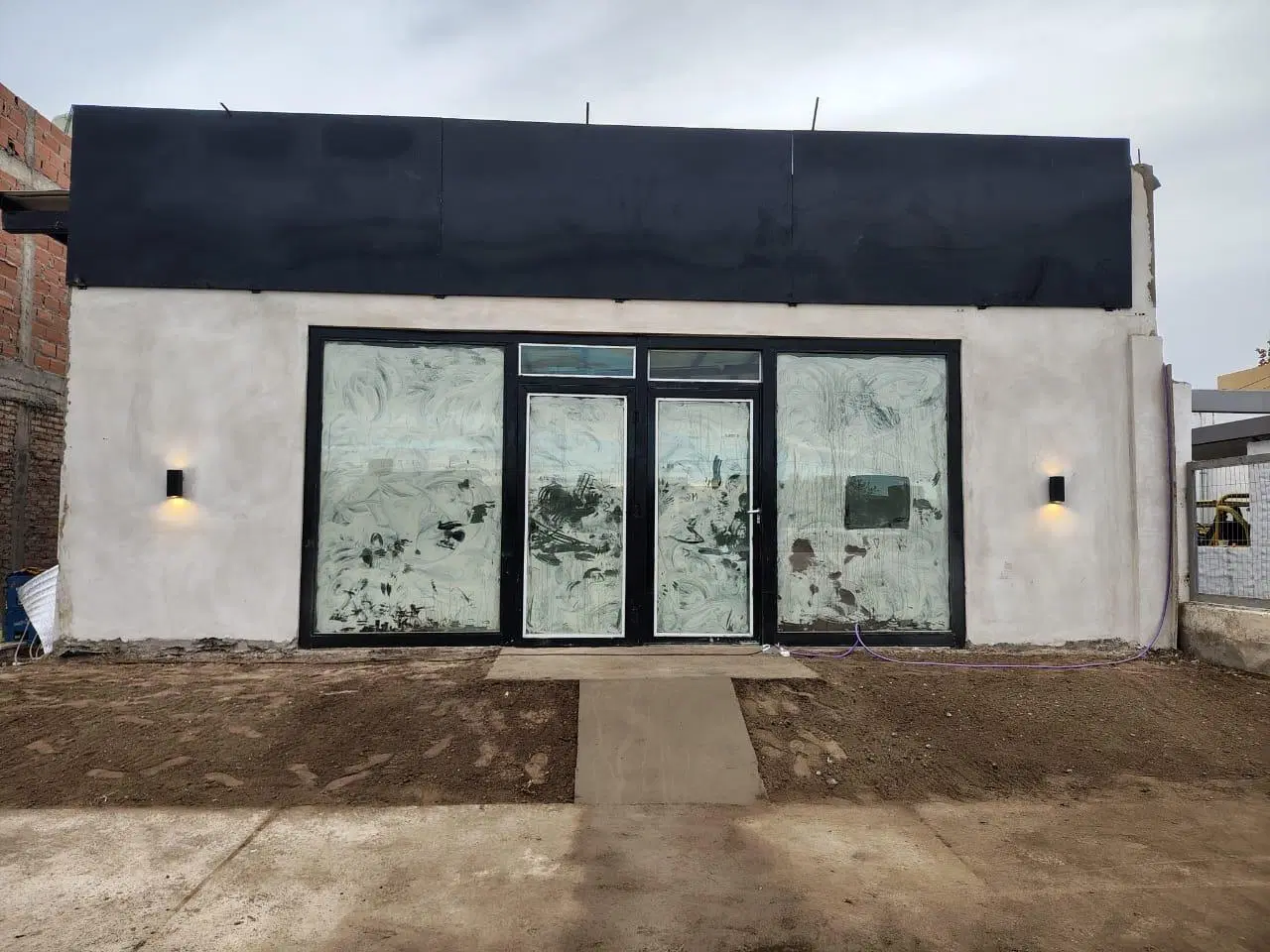 ALQUILER LOCAL COMERCIAL 150m2 CIPOLLETTI 5