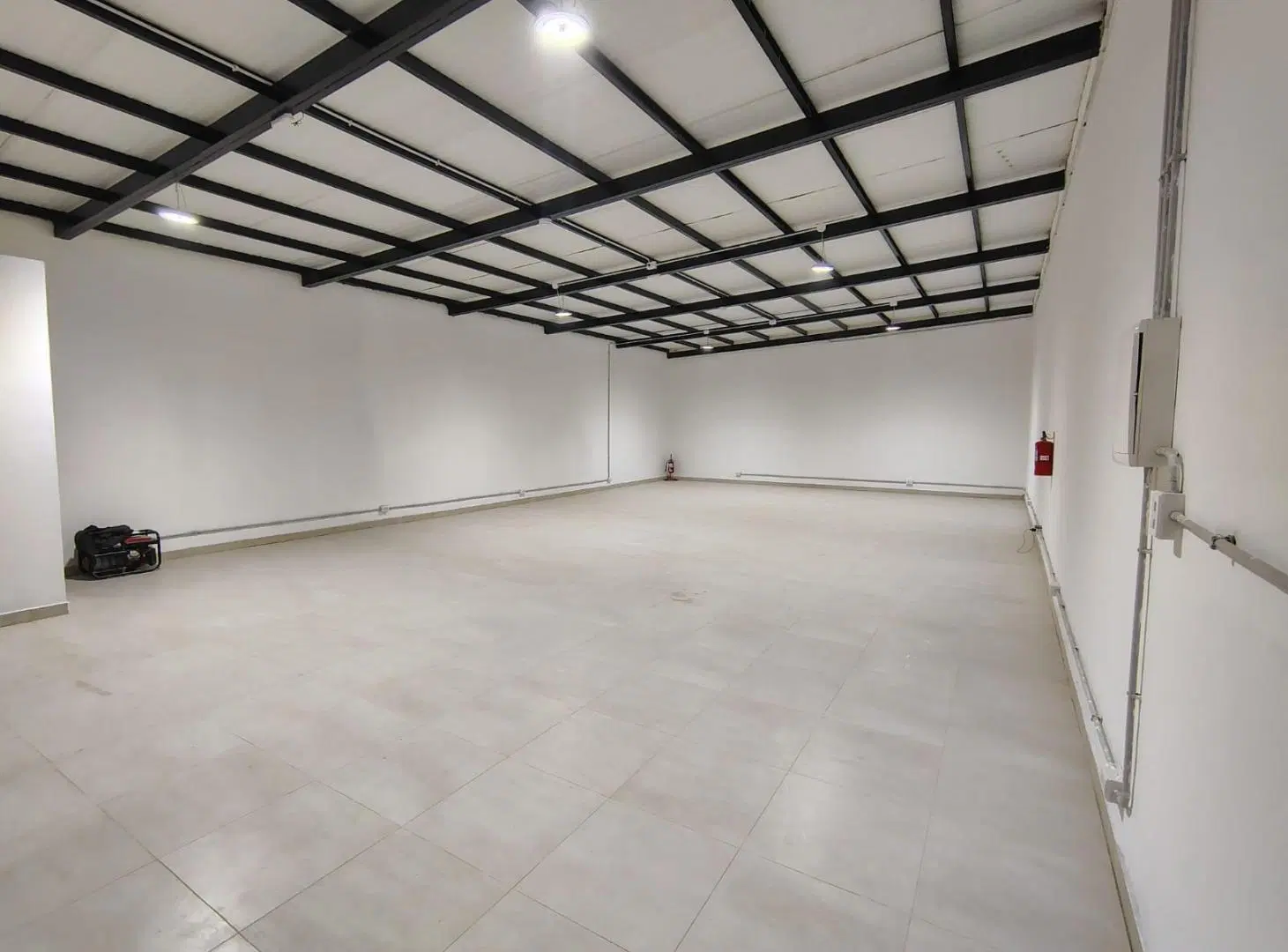 ALQUILER LOCAL COMERCIAL 150m2 CIPOLLETTI 2