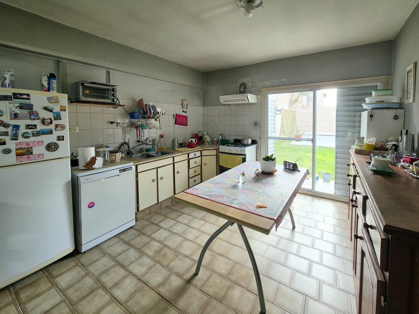 Foto de En Venta Casa 3 dormitorios | Cinco Saltos | Apta Crédito | Patio y, imagen 5