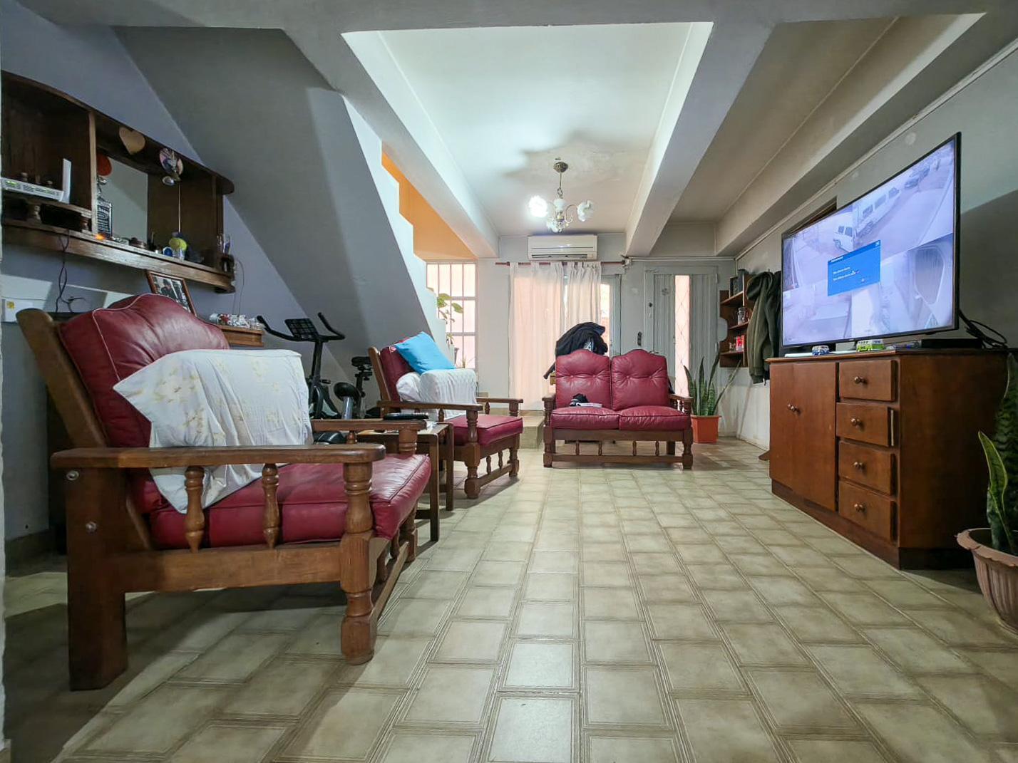 Foto de En Venta Casa 3 dormitorios | Cinco Saltos | Apta Crédito | Patio y, imagen 4