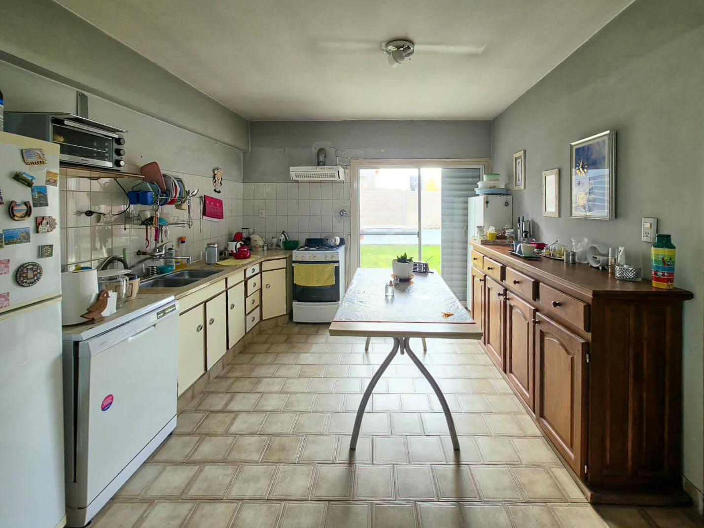 Foto de En Venta Casa 3 dormitorios | Cinco Saltos | Apta Crédito | Patio y, imagen 4