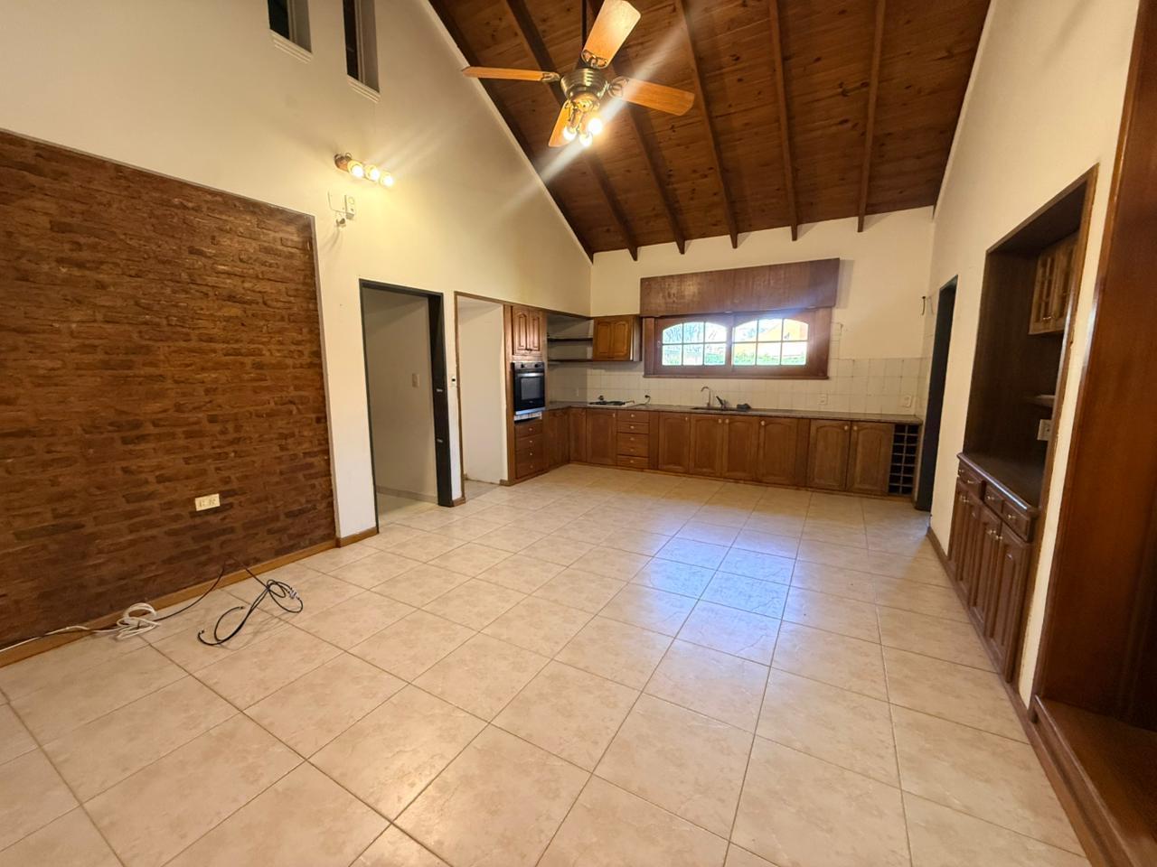 Foto de ALQUILER CASA 3 DORMITORIOS CON PILETA EN BARRIO JARDINES DEL REY, imagen 4
