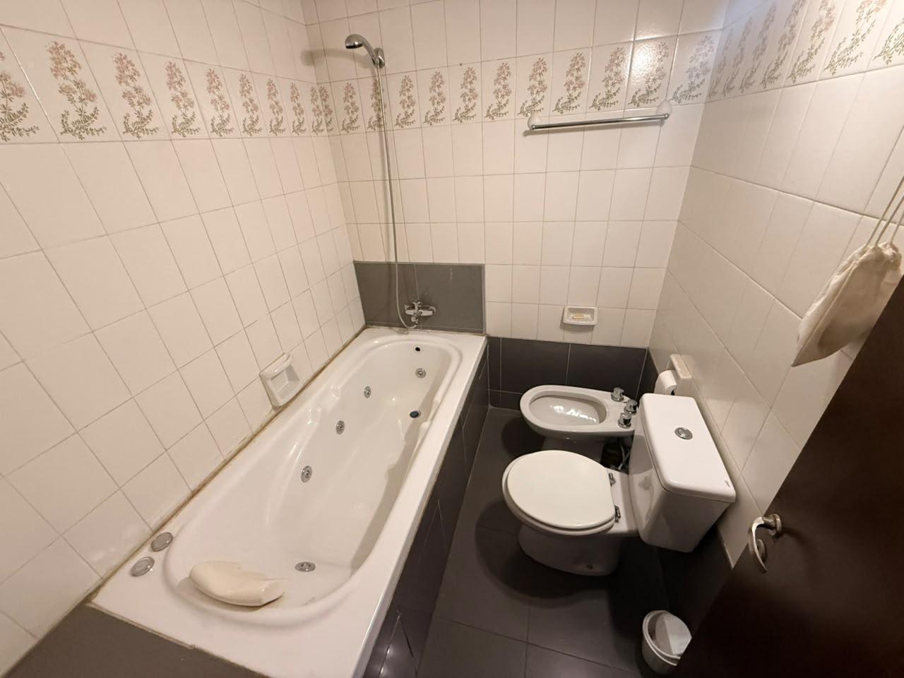 Foto de VENTA CASA APTO CREDITO HIPOTECARIO 4 DORMITORIOS, CIPOLLETTI, imagen 5